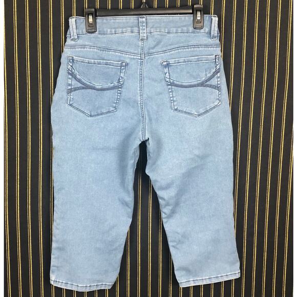 Women Lee Riders Size 10M Regular Fit Midrise Light Blue Capri Jeans Approx 32in - Picture 3 of 8
